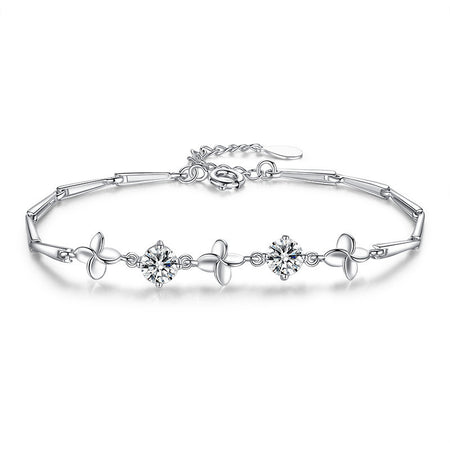 Silver Bracelet features half moon and star desgin