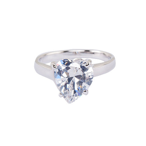 Solitaire Design with Heart Shape Centerpiece Ring